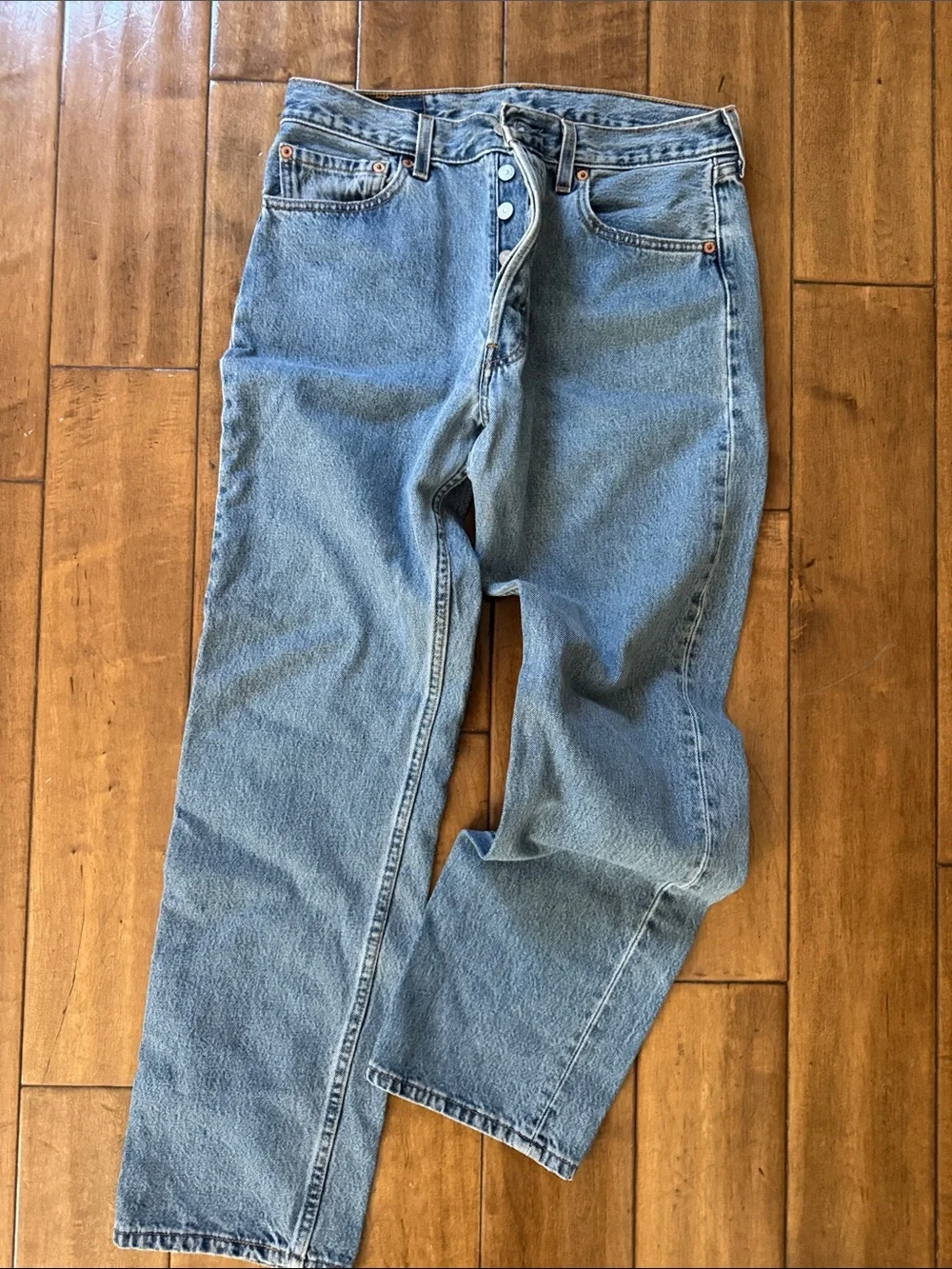 Levi's button fly 501- Light Blue Relaxed Fit Men's Jeans 32X30